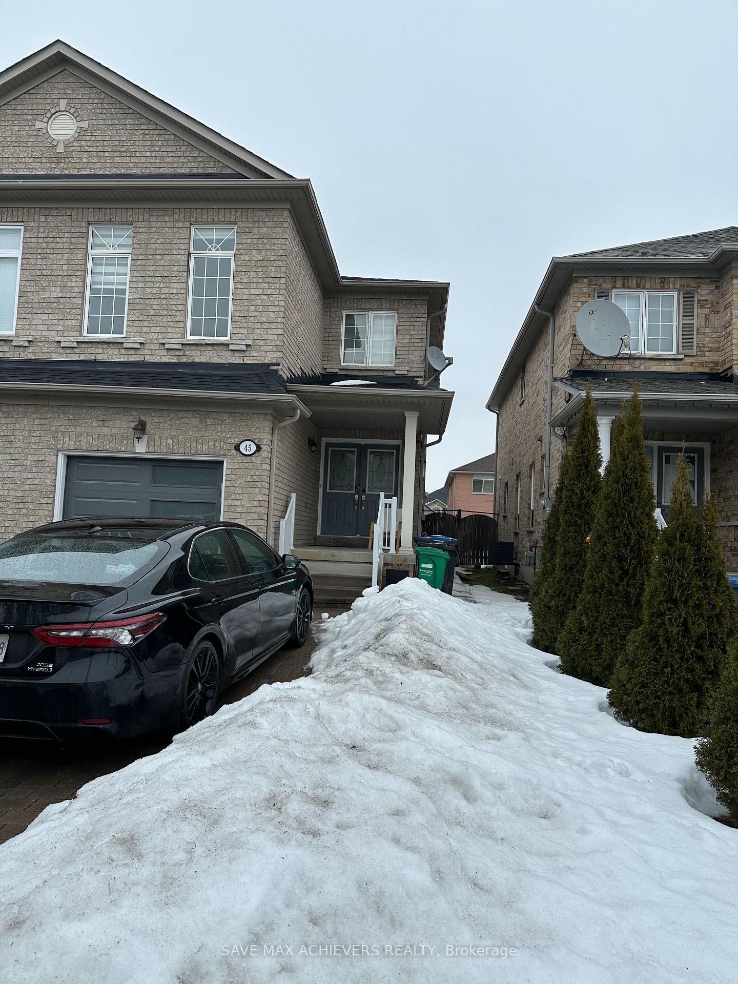 Semi-Detached House for sale at 45 Riverplace Crescent, Brampton, Bram East, L6P 2N3 - MLS: W12000182