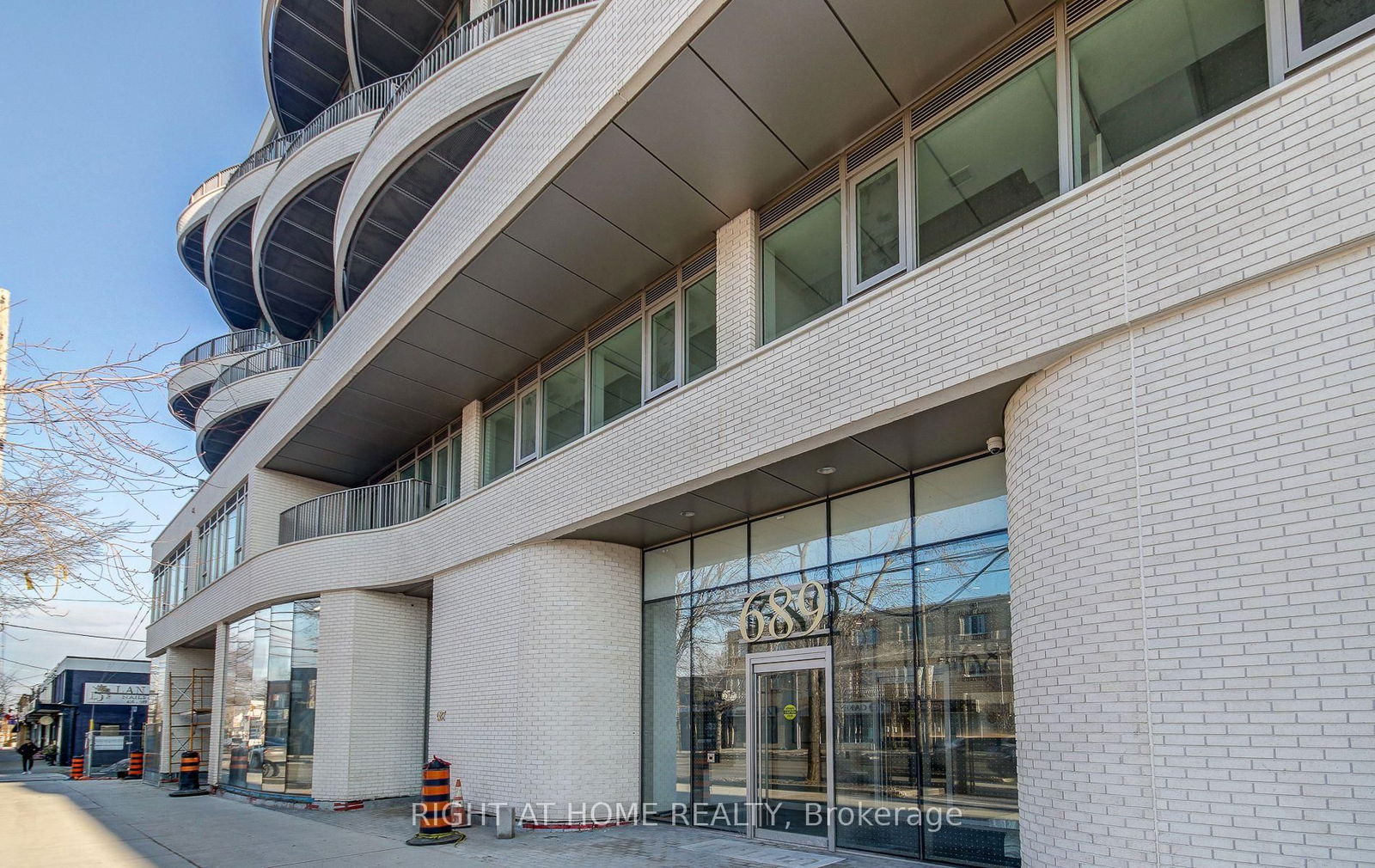 Condo for lease at 304-689 The Queensway, Toronto, Stonegate-Queensway, M8Y 0C8 - MLS: W12000615