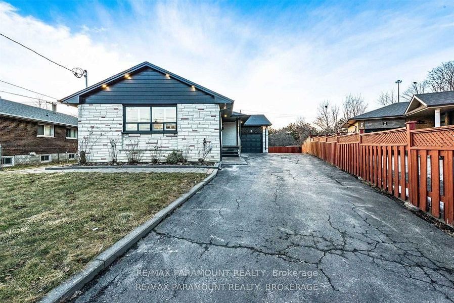 Building at 6 Arkley Crescent, Toronto, Willowridge-Martingrove-Richview