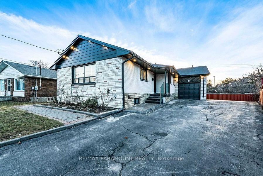 Detached House for sale at 6 Arkley Crescent, Toronto, Willowridge-Martingrove-Richview, M9R 3S3 - MLS: W12000743