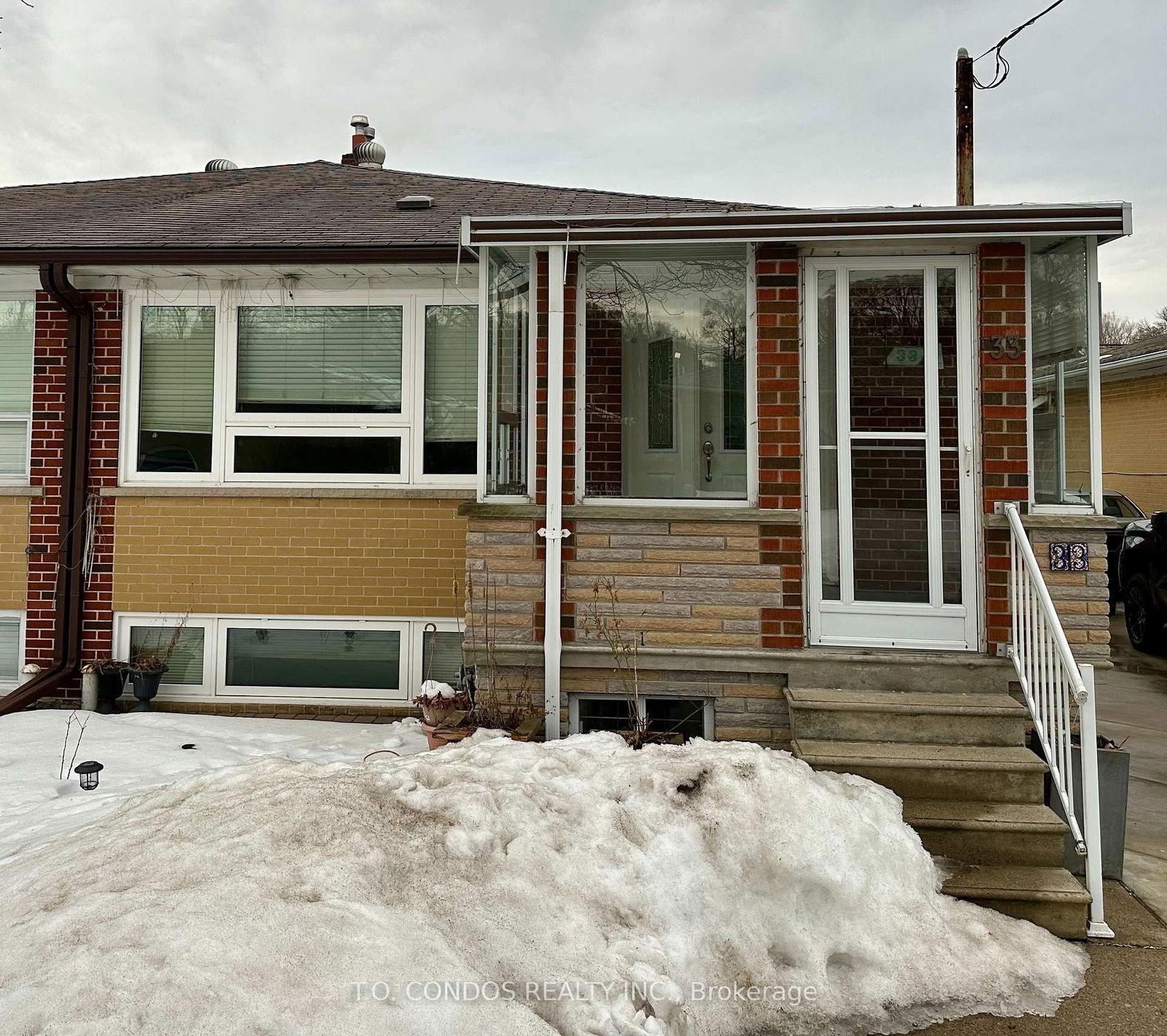 Semi-Detached House sold at 33 Cameo Crescent, Toronto, Rockcliffe-Smythe, M6N 2K4 - MLS: W12000762