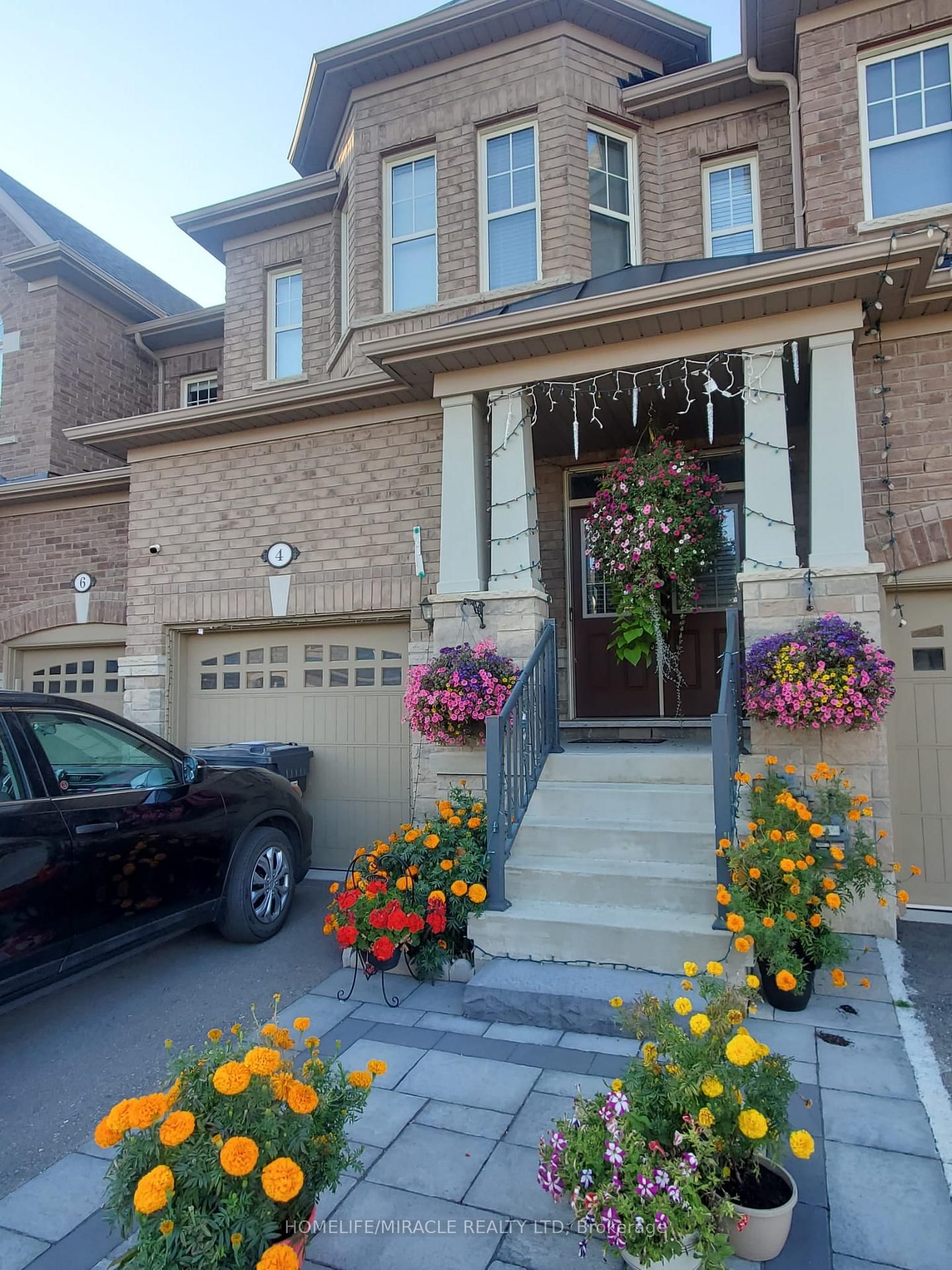 Townhouse for sale at 4 Hogan Manor Drive, Brampton, Northwest Brampton, L7A 4V4 - MLS: W12000780