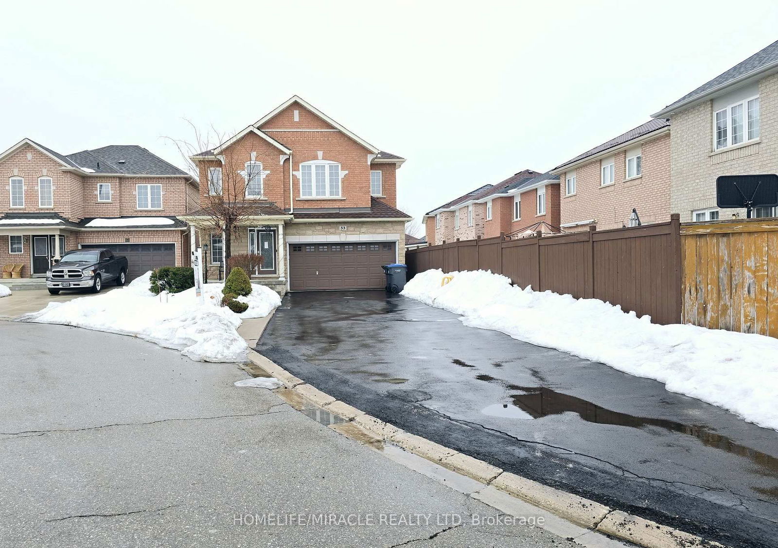 Detached House for sale at 33 Atira Avenue, Brampton, Fletcher's Meadow, L7A 3V1 - MLS: W12000804