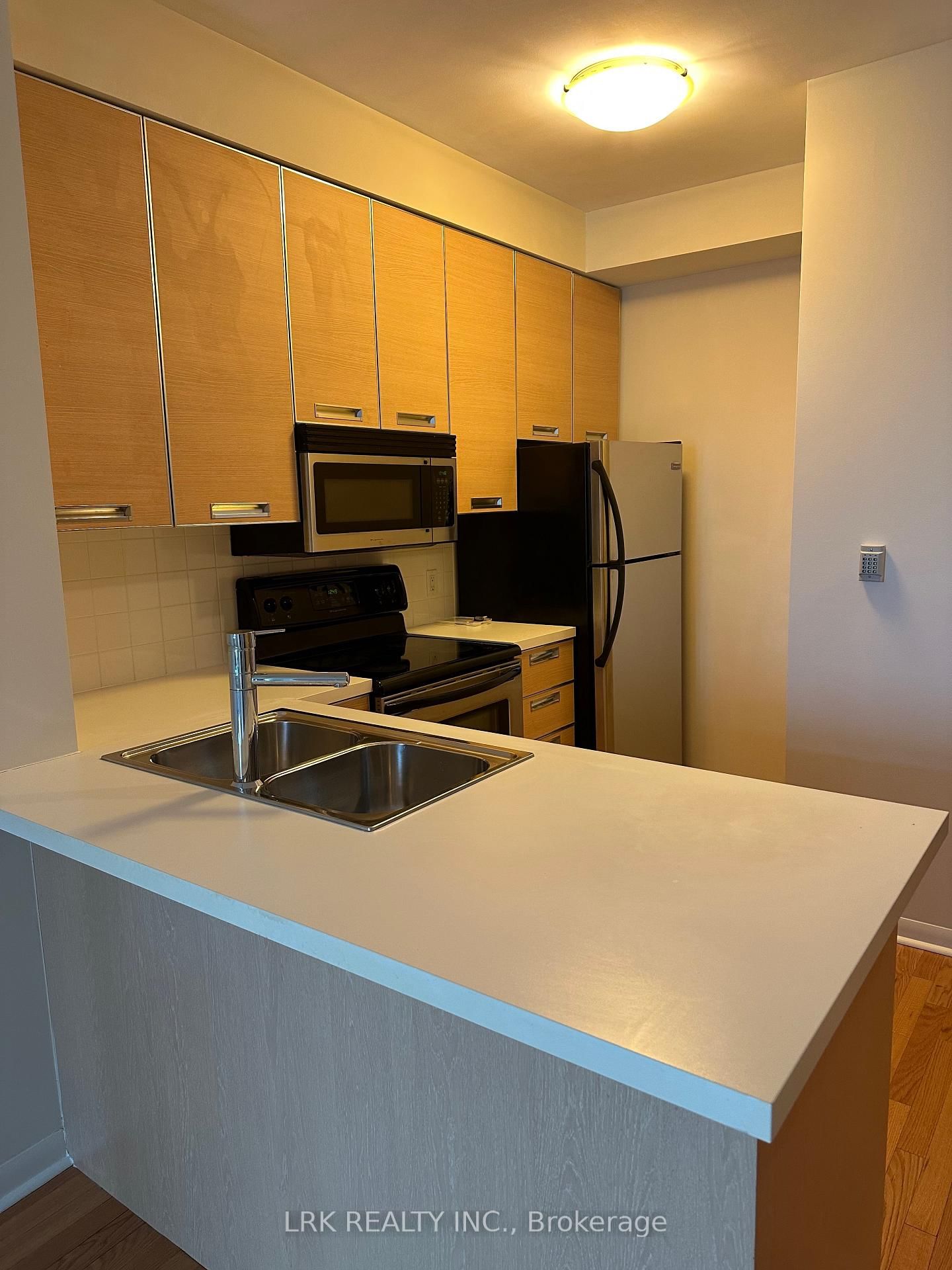 Condo for lease at 805-3391 Bloor Street, Toronto, Islington-City Centre West, M8X 1G3 - MLS: W12000925