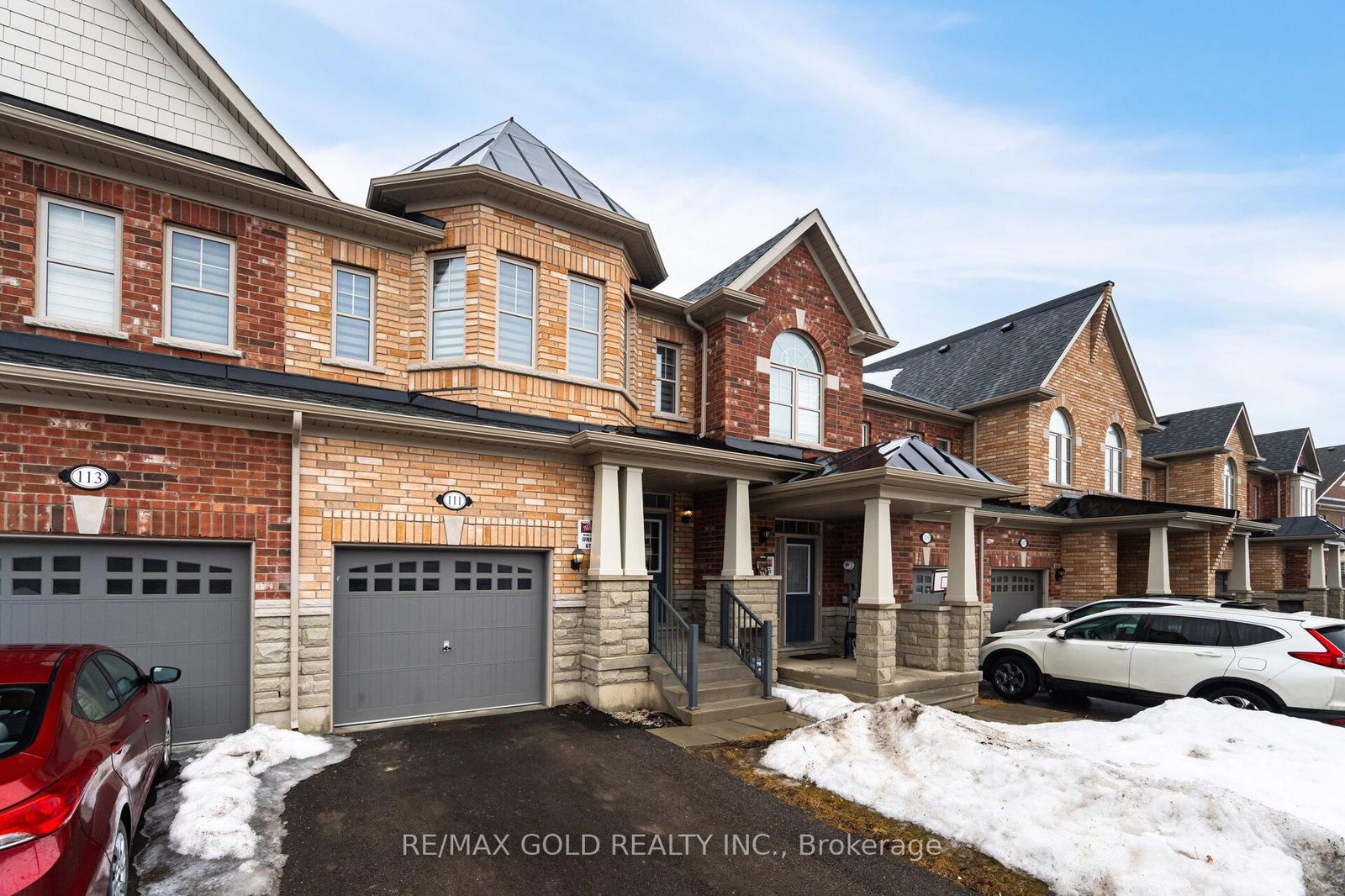 Townhouse for sale at 111 Finegan Circle, Brampton, Northwest Brampton, L7A 0B7 - MLS: W12001113