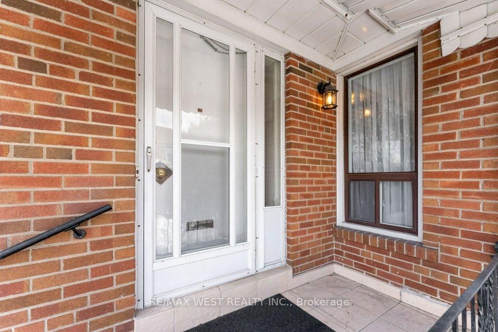 Detached House for sale at 11 Faludon Court, Toronto, Islington-City Centre West, M9B 1J4 - MLS: W12001153