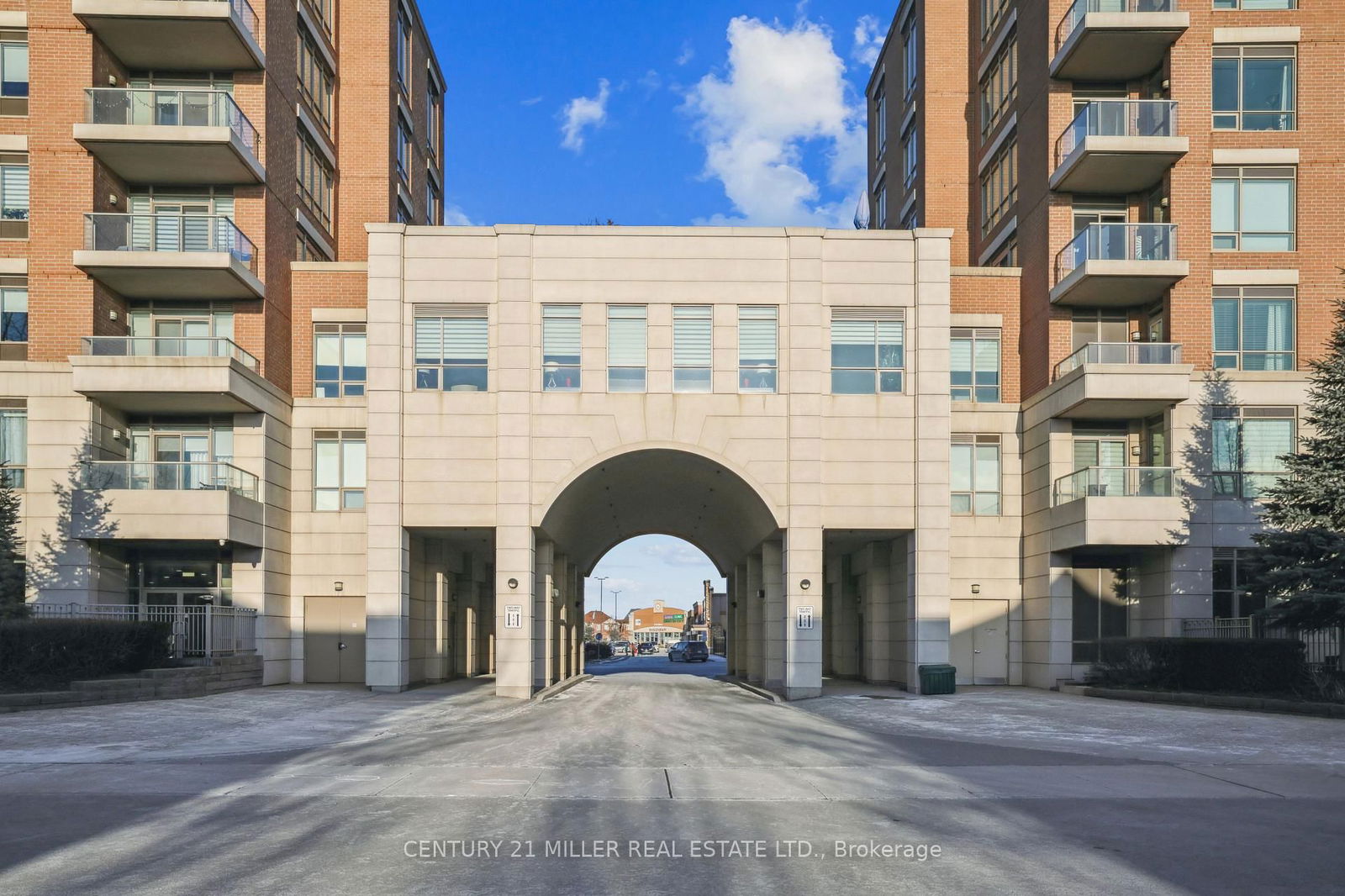 Condo for sale at 213-2470 Prince Michael Drive, Oakville, Iroquois Ridge North, L6H 0G9 - MLS: W12001154