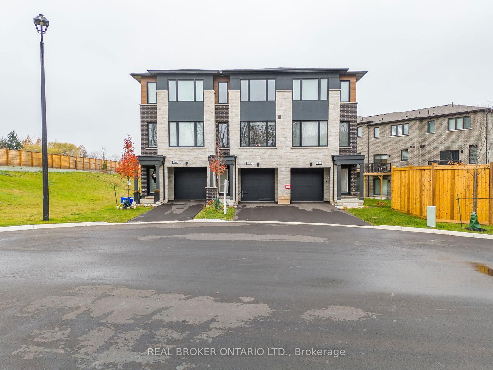 Townhouse for sale at 34 Briar Court, Halton Hills, Georgetown, L7G 0P6 - MLS: W12001377