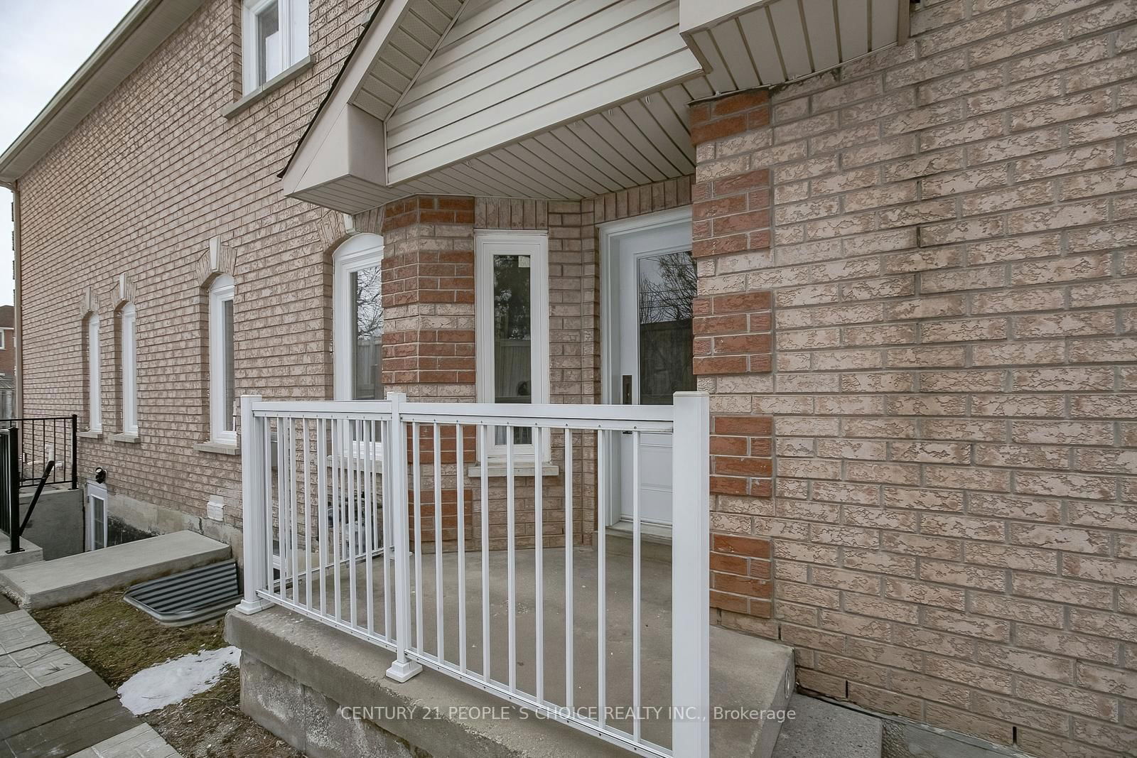 Semi-Detached House sold at 30 Carrie Crescent, Brampton, Fletcher's West, L6Y 4Z1 - MLS: W12001748