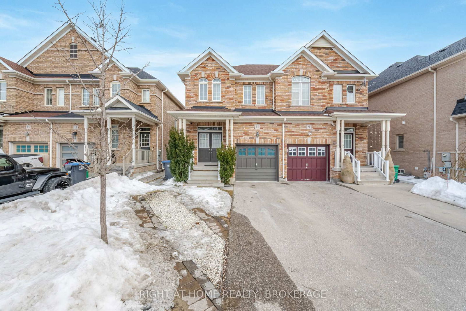 Semi-Detached House for sale at 11 Pomell Trail, Brampton, Bram East, L6P 3J5 - MLS: W12001889