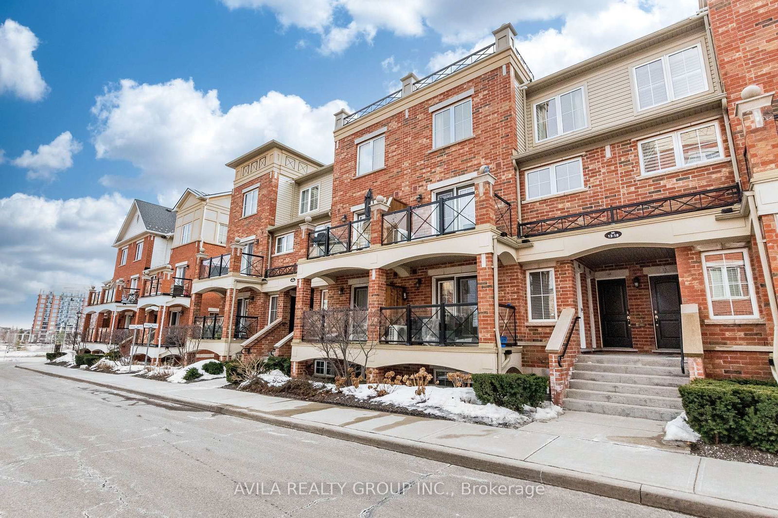 Townhouse for sale at 17-35 Hays Boulevard, Oakville, River Oaks, L6H 0J1 - MLS: W12001960