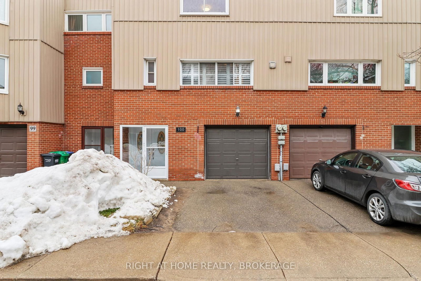 Townhouse for sale at 100-400 Bloor Street, Mississauga, Mississauga Valleys, L5A 3M8 - MLS: W12002023