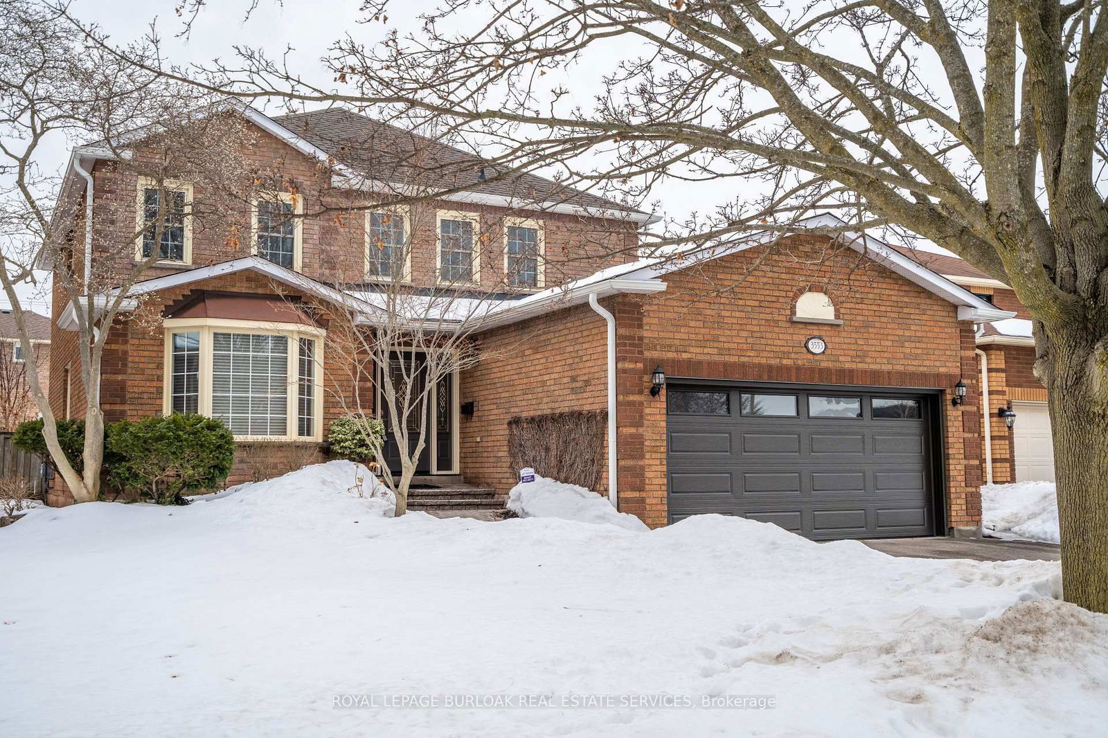 Detached House sold at 3553 Wilmot Crescent, Oakville, BR Bronte, L6L 6E5 - MLS: W12002297