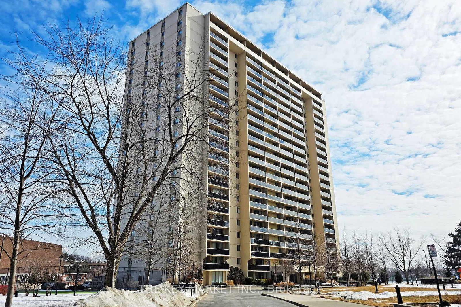 Building at 812 Burnhamthorpe Road, Toronto, Markland Wood