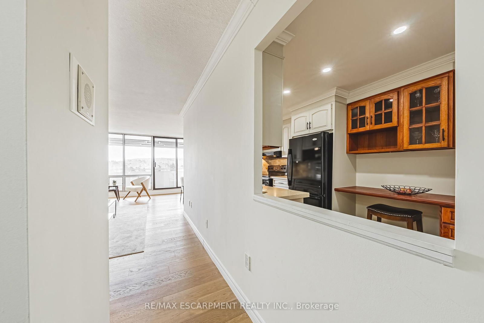 Condo sold at 808-2055 UPPER MIDDLE Road, Burlington, Brant Hills, L7P 3P4 - MLS: W12002933