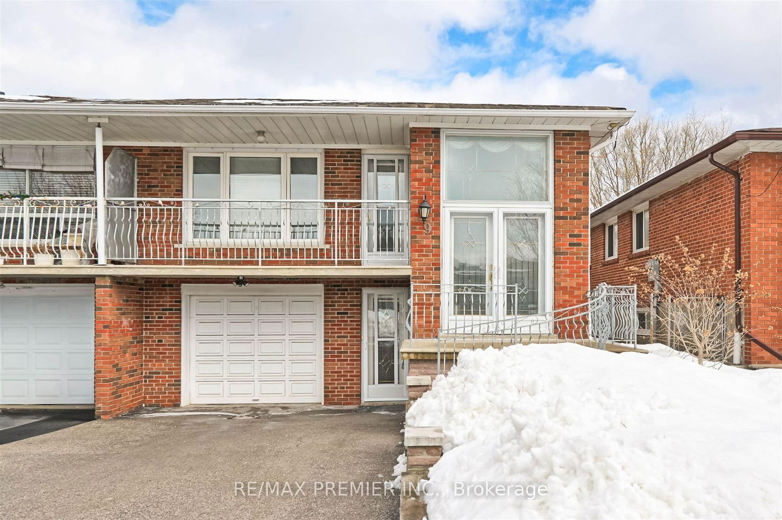 Building at 9 Rockbank Crescent, Toronto, Humberlea-Pelmo Park W5