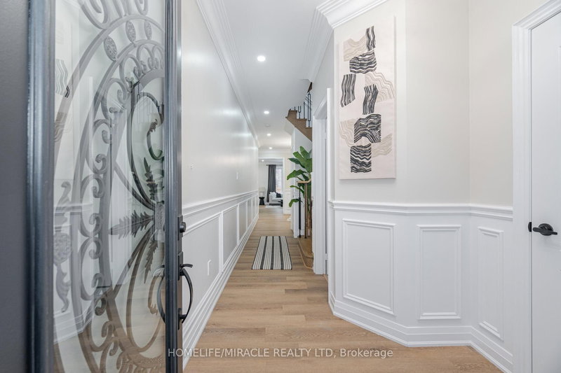 28 Sussexvale Dr, Brampton, L6R 3S1 | Image 3