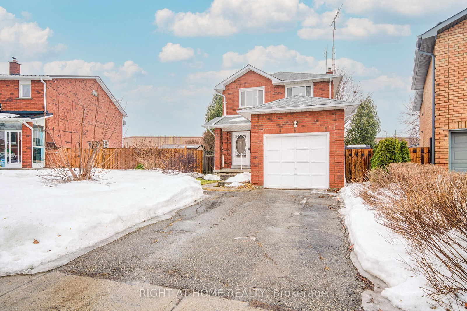 Detached House for sale at 134 Dumfries Avenue, Brampton, Heart Lake West, L6Z 2W9 - MLS: W12003458