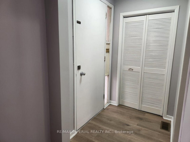 UPPER - 2143 Linby St, Mississauga, L4Y 1V6 | Image 3