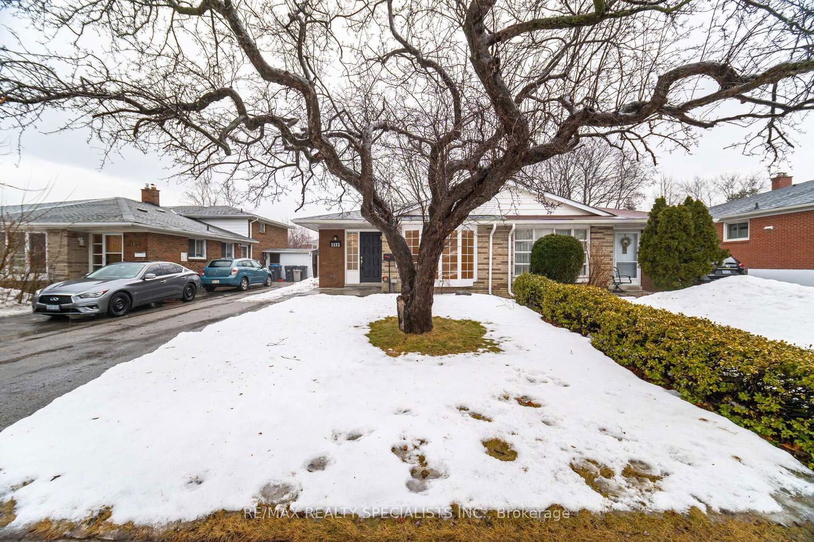 Semi-Detached House for sale at 1132 Saturnia Crescent, Mississauga, Applewood, L4Y 2M3 - MLS: W12003909