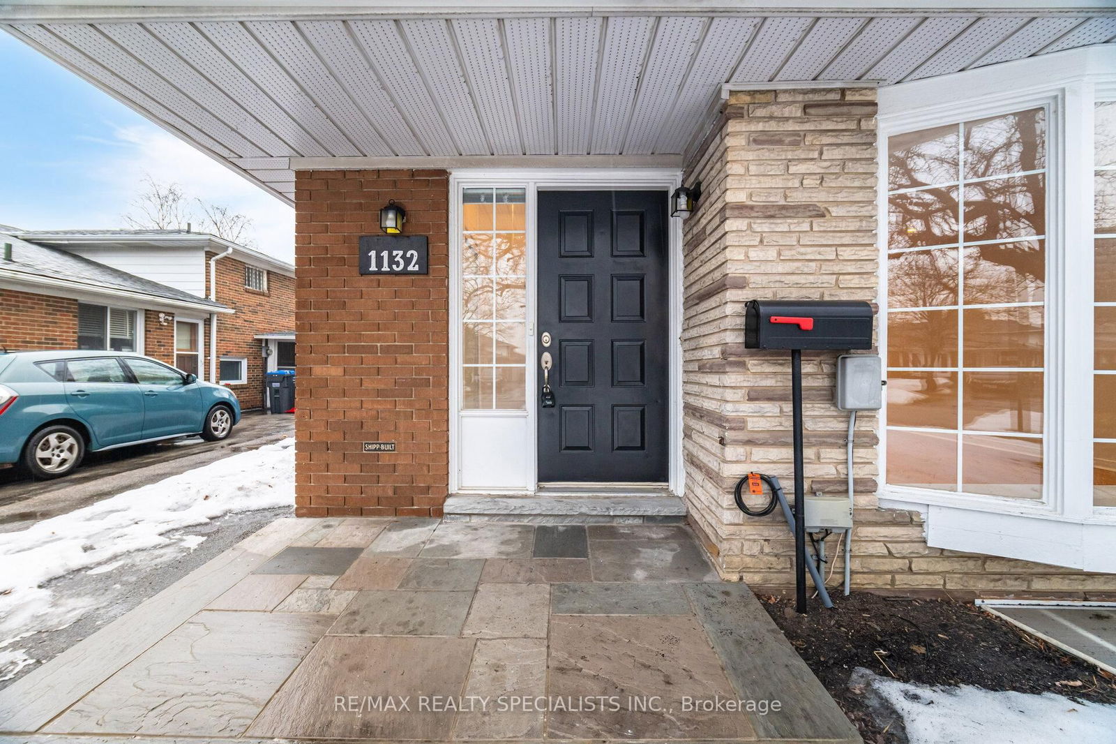 Semi-Detached House for sale at 1132 Saturnia Crescent, Mississauga, Applewood, L4Y 2M3 - MLS: W12003909