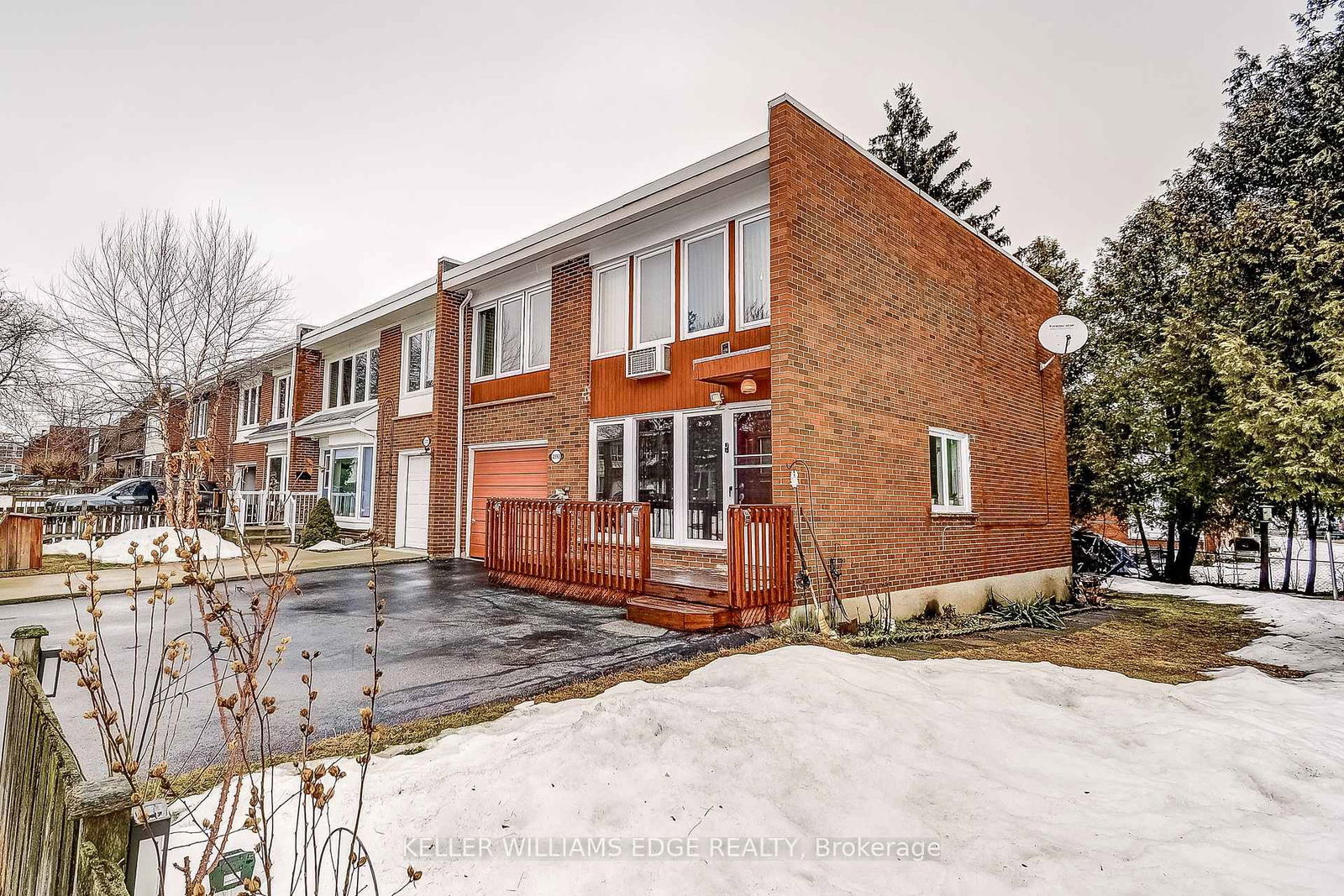 Townhouse sold at 2393 Maryvale Court, Burlington, Mountainside, L7P 2P1 - MLS: W12004779