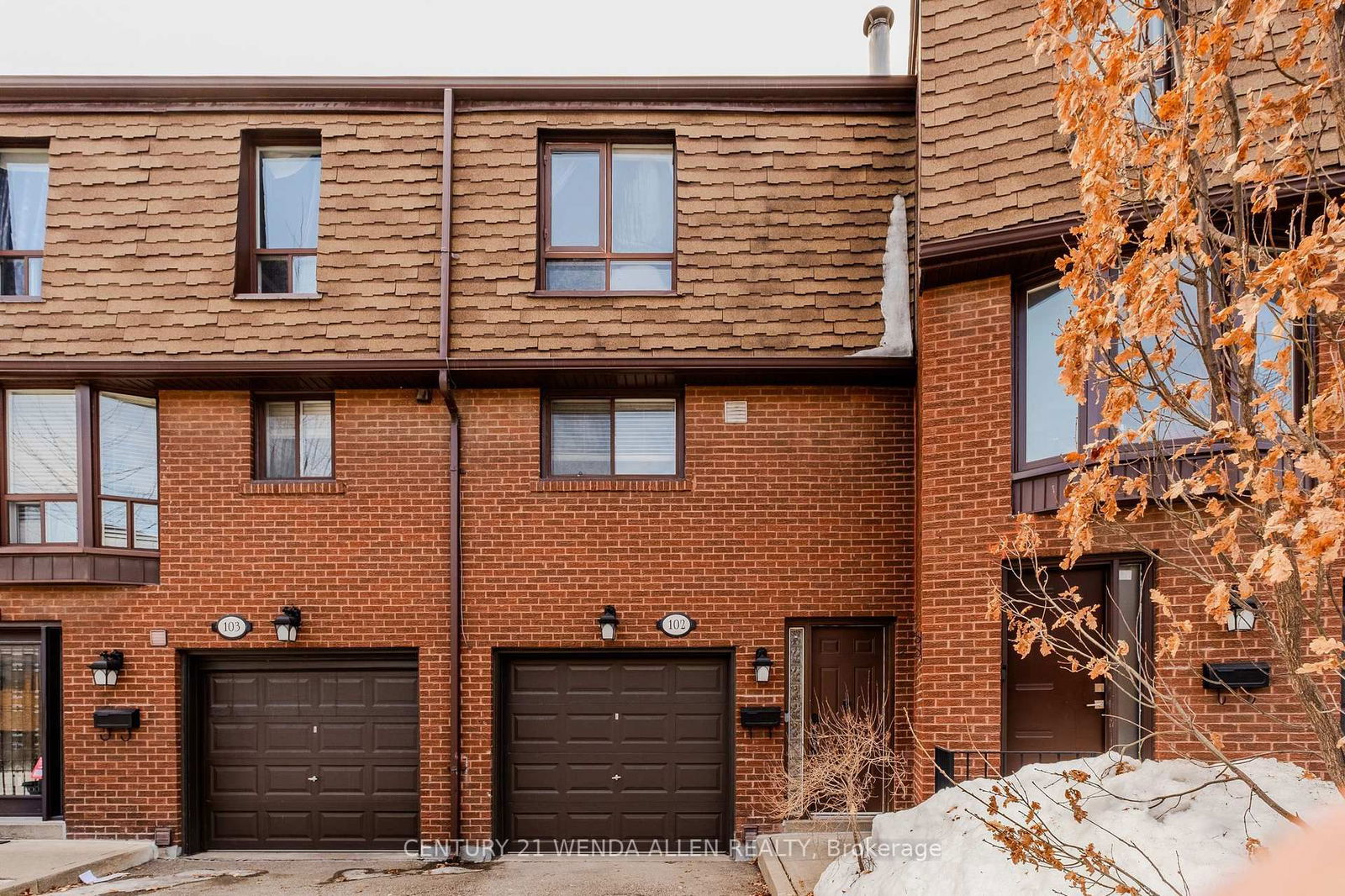 Townhouse for sale at 102-3395 Cliff Road, Mississauga, Mississauga Valleys, L5A 3M7 - MLS: W12004810