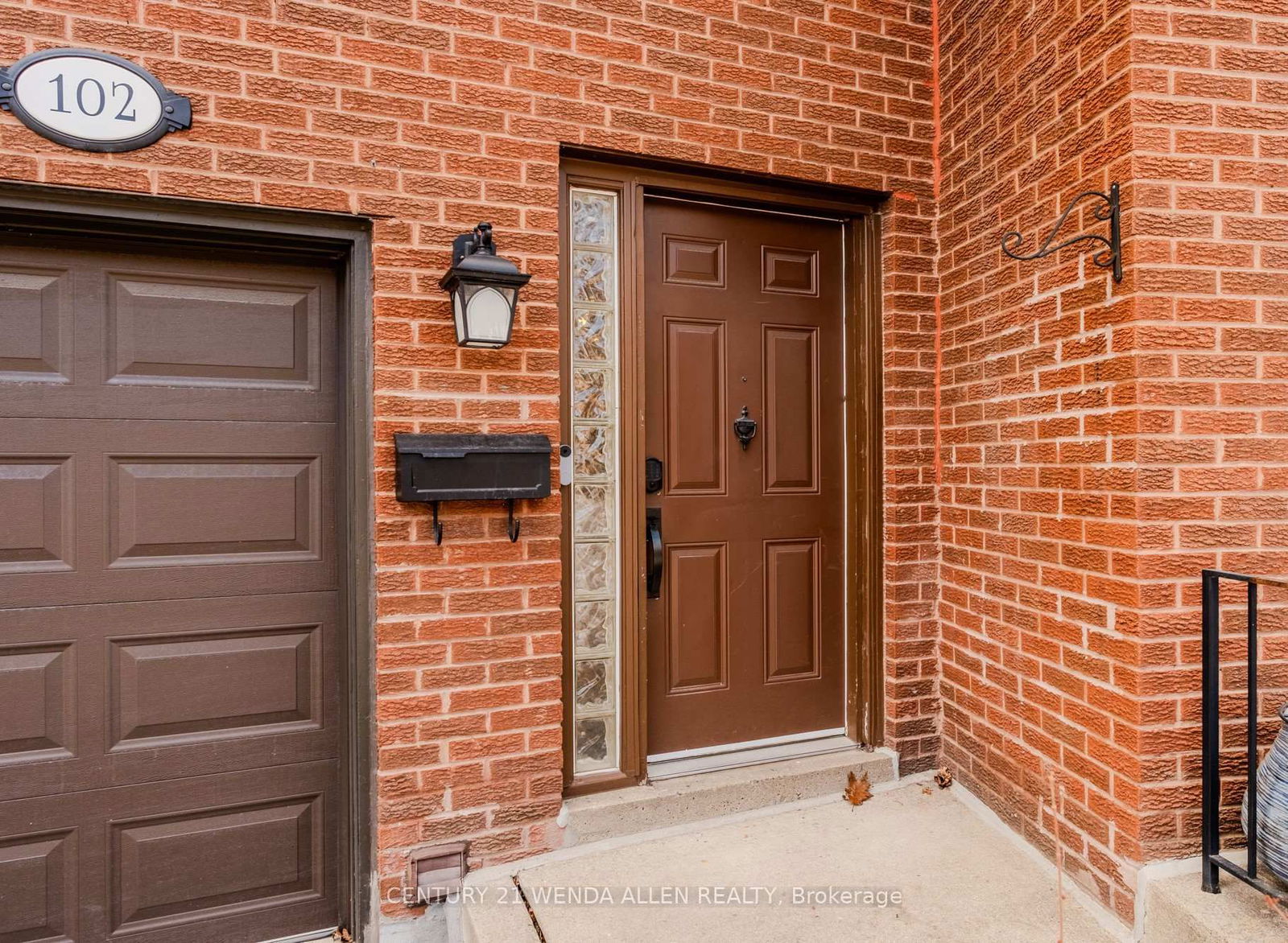 Townhouse for sale at 102-3395 Cliff Road, Mississauga, Mississauga Valleys, L5A 3M7 - MLS: W12004810