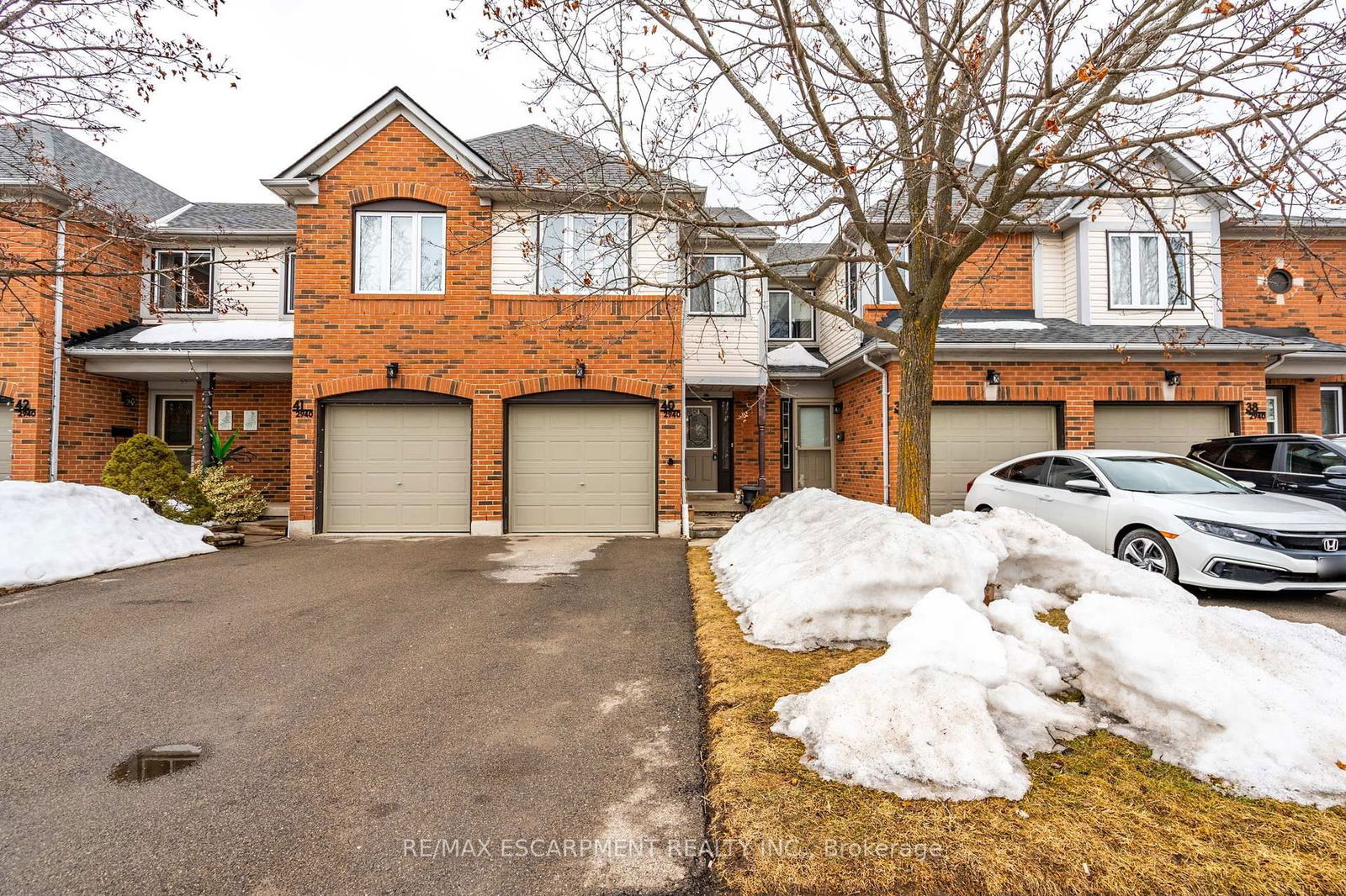 Townhouse sold at 40-2940 Headon Forest Drive, Burlington, Headon, L7M 4G9 - MLS: W12005120