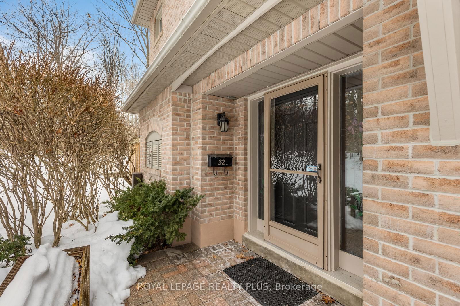 Townhouse sold at 32-5490 Glen Erin Drive, Mississauga, Central Erin Mills, L5M 5R4 - MLS: W12005309