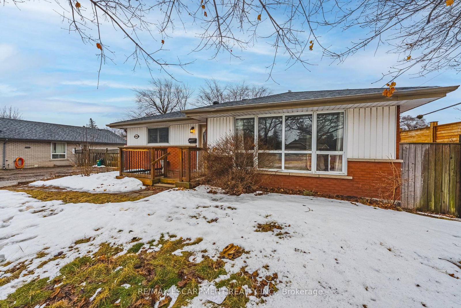 Detached House for lease at 406 Appleby Line, Burlington, Shoreacres, L7L 2X8 - MLS: W12005314