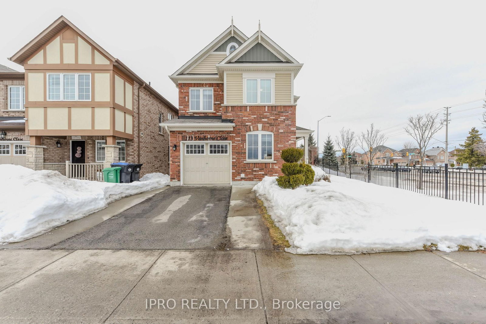 Detached House for sale at 113 Vanhorne Close, Brampton, Northwest Brampton, L7A 0G2 - MLS: W12005594