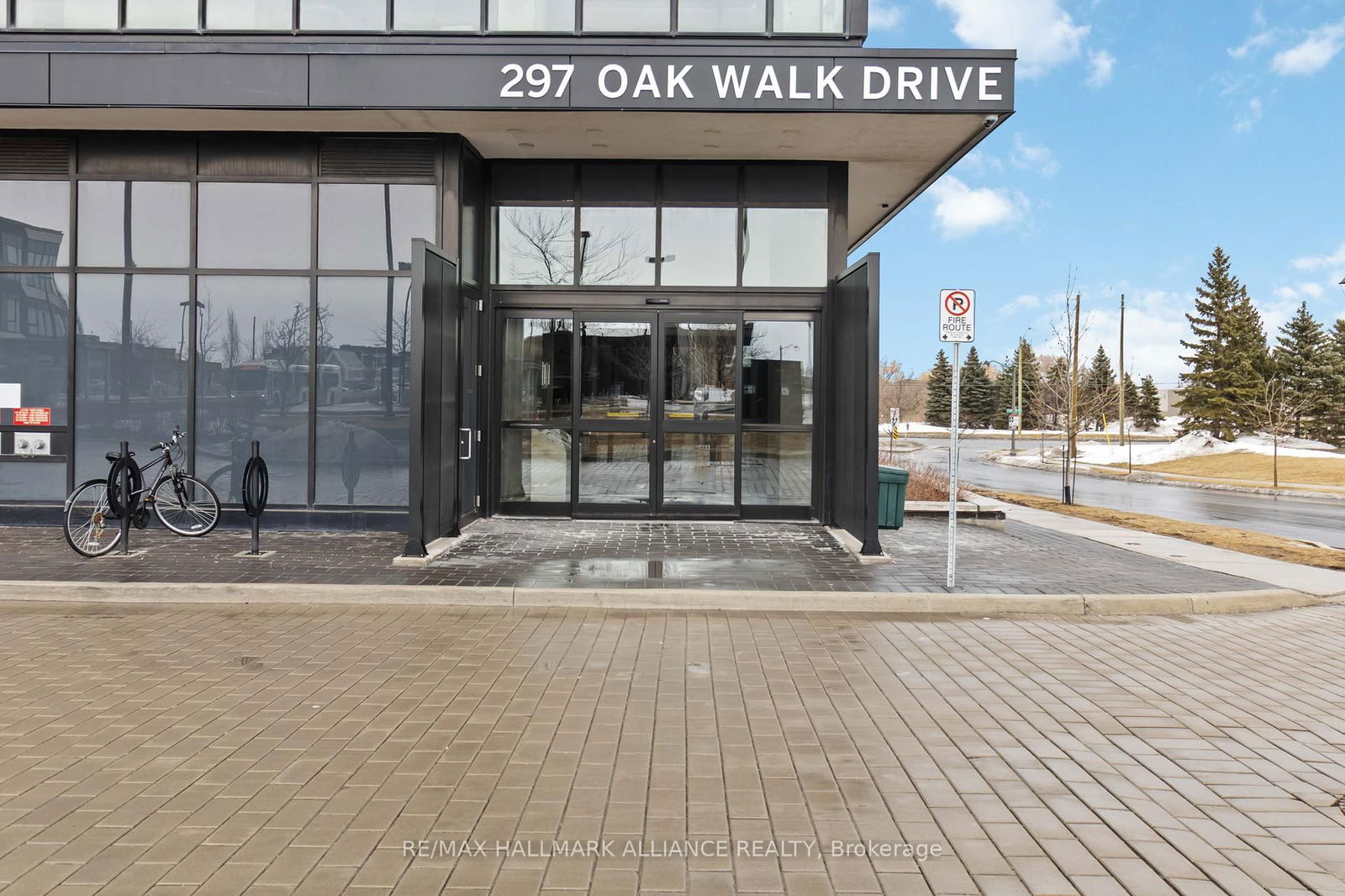 Condo for lease at 809-297 Oak Walk Drive, Oakville, Uptown Core, L6H 3R6 - MLS: W12005598