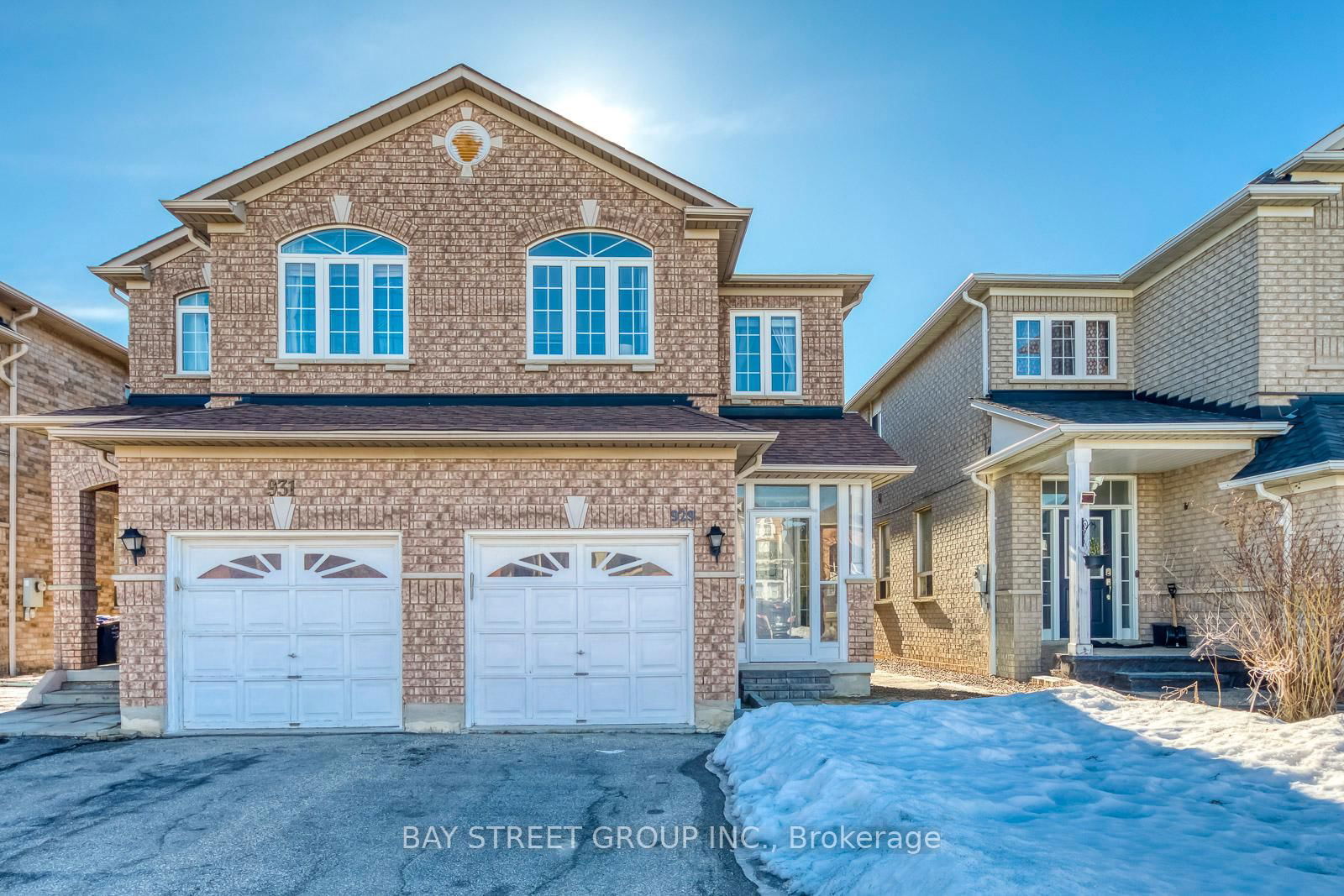 Semi-Detached House for sale at 929 Ledbury Crescent, Mississauga, East Credit, L5V 2P8 - MLS: W12005653