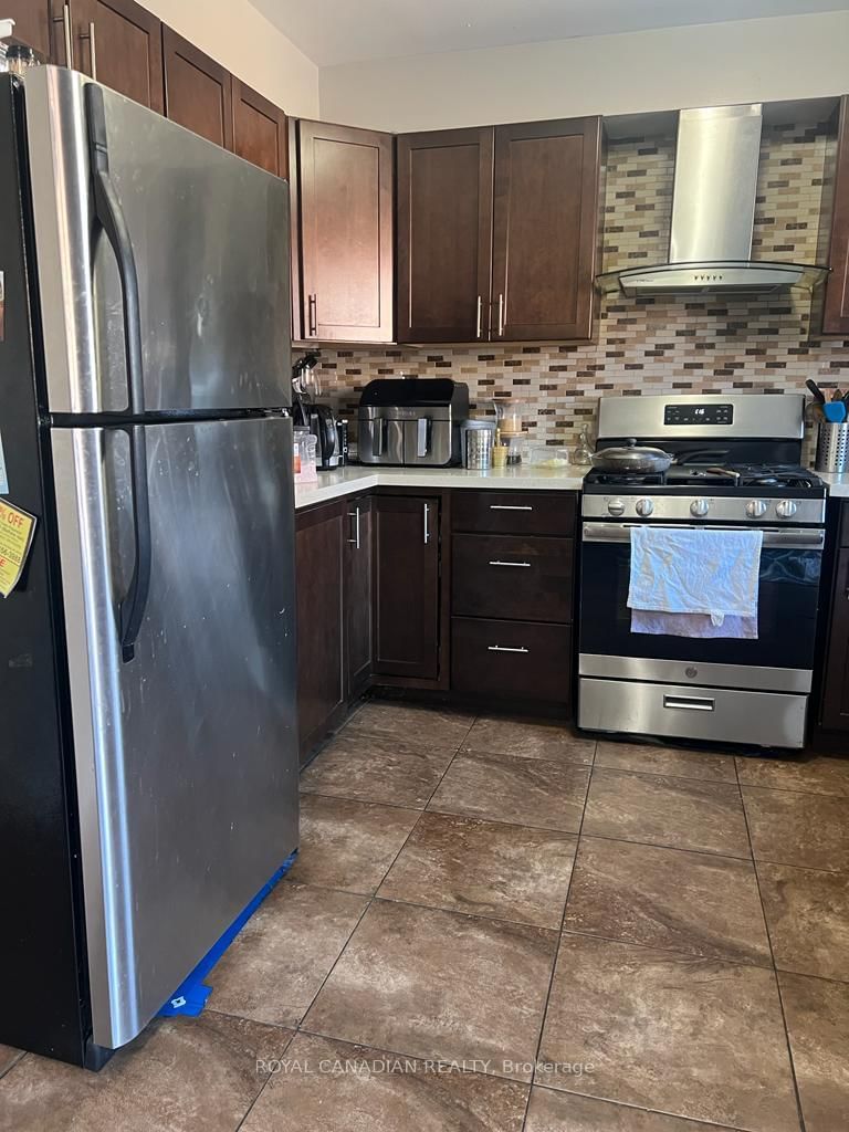 29 Jay St, Brampton, L6Z 3V9 | Image 3