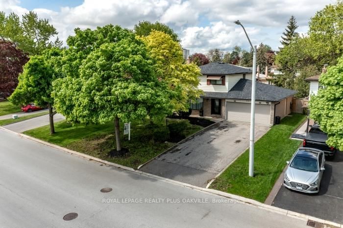 Detached House for sale at 46 Bartley Bull Pkwy, Brampton, Brampton East, L6W 2J4 - MLS: W12006365