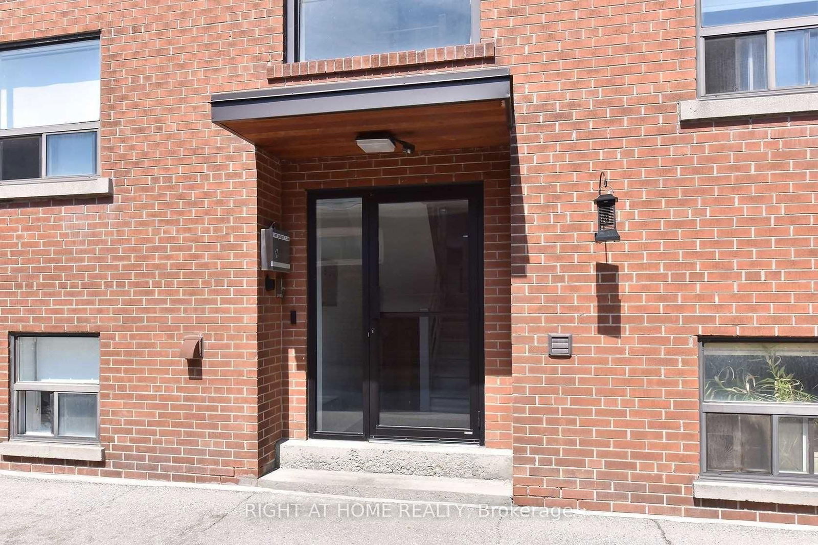 Semi-Detached House for sale at 121 Fourth Street, Toronto, New Toronto, M8V 2Y6 - MLS: W12006798