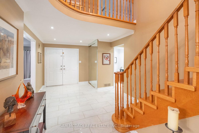 69 Parkside Dr, Brampton, L6Y 3A1 | Image 2