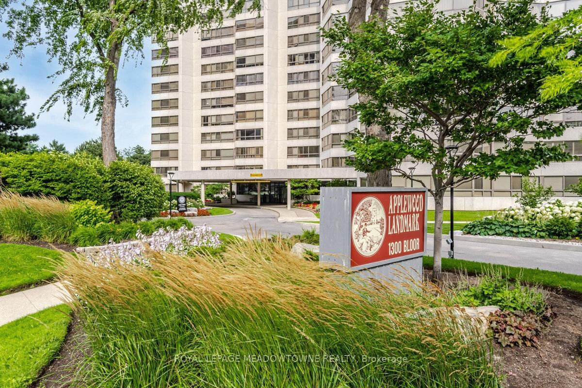 Condo for sale at PH10-1300 Bloor Street, Mississauga, Applewood, L4Y 3Z2 - MLS: W12007785