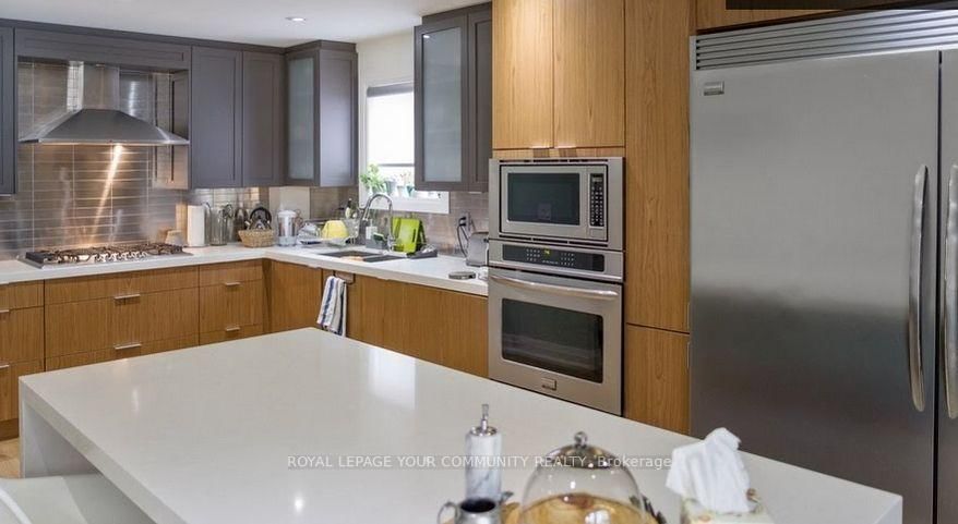Detached House leased at 451 Mcroberts Avenue, Toronto, Caledonia-Fairbank, M6E 4R1 - MLS: W12007932