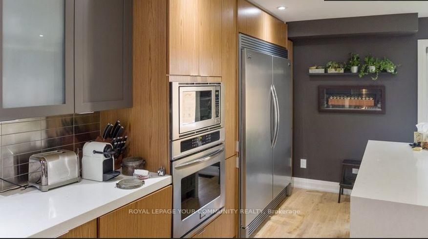 Detached House leased at 451 Mcroberts Avenue, Toronto, Caledonia-Fairbank, M6E 4R1 - MLS: W12007932