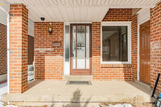 Upper - 62 Aurora Place