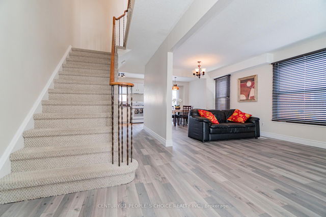 Upper - 62 Aurora Place