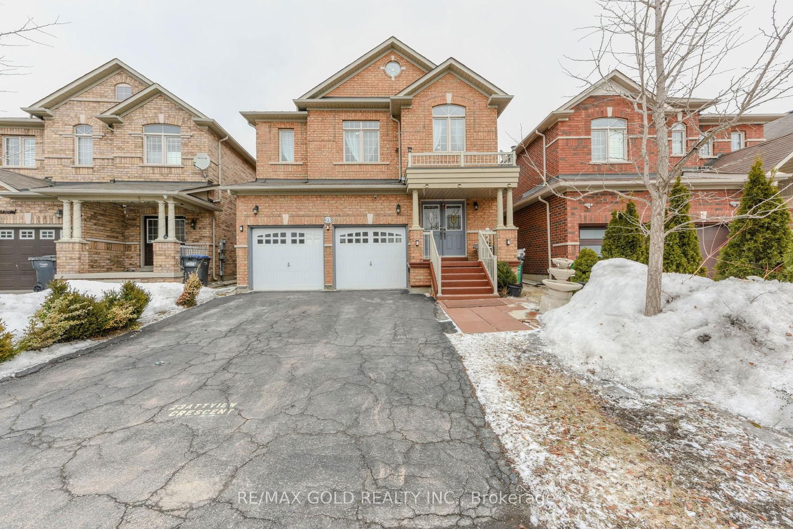 Detached House for sale at 23 Attview Crescent, Brampton, Bram East, L6P 2R5 - MLS: W12008105