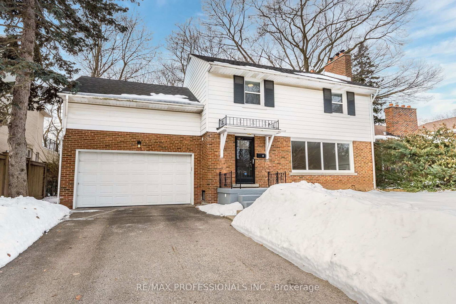 Detached House for lease at 17 Cranleigh Court, Toronto, Edenbridge-Humber Valley, M9A 3Y2 - MLS: W12008139