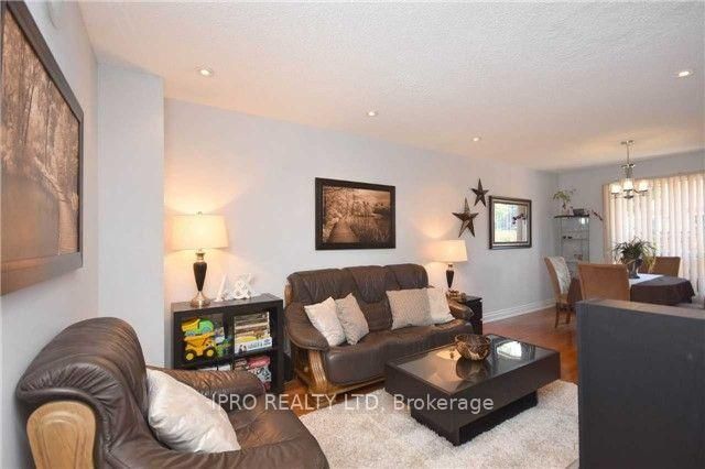 Townhouse sold at 40-550 Steddick Court, Mississauga, Hurontario, L5R 3S8 - MLS: W12008900