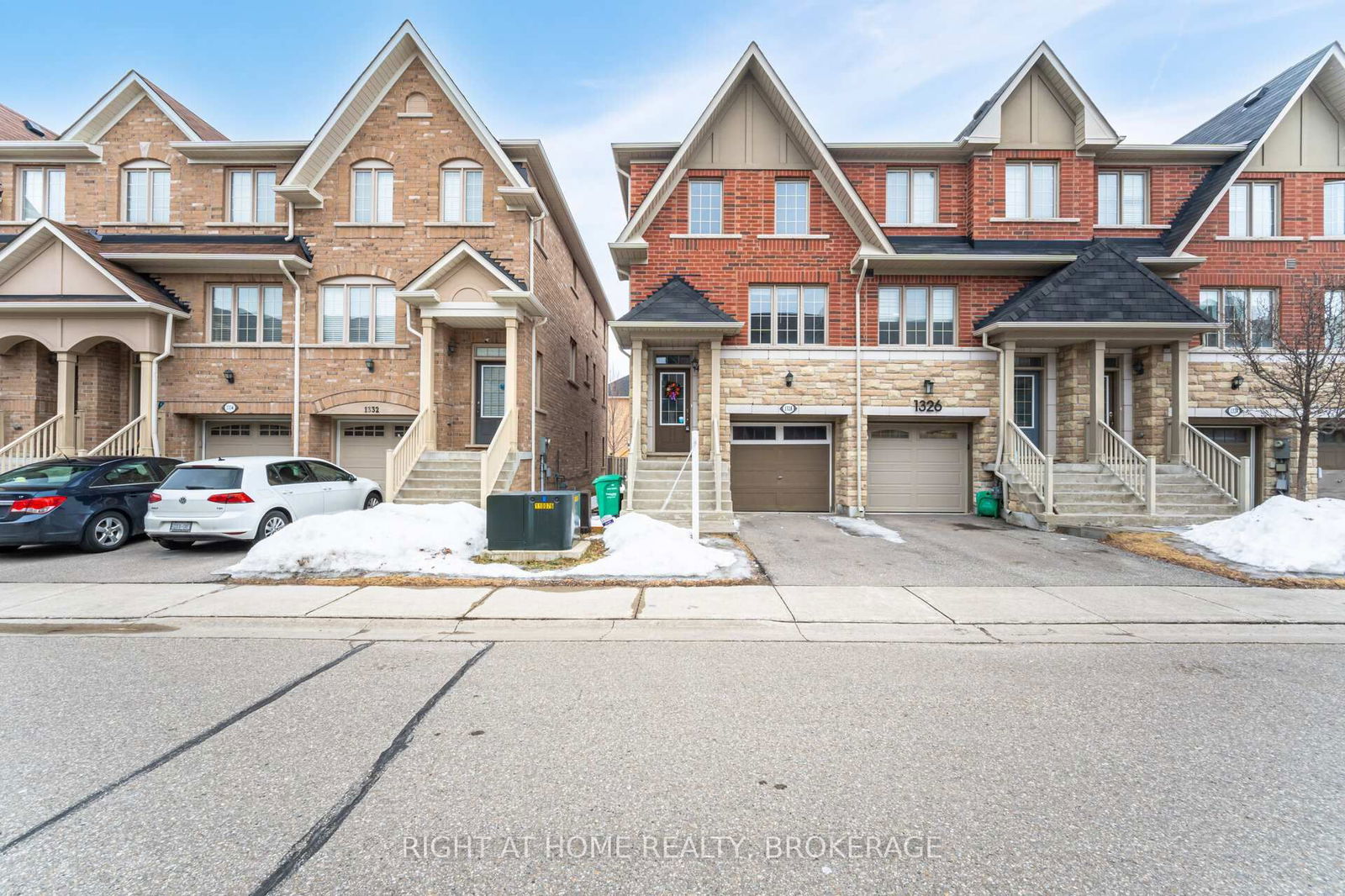 Townhouse for sale at 1328 Granrock Crescent, Mississauga, East Credit, L5V 0E1 - MLS: W12009000