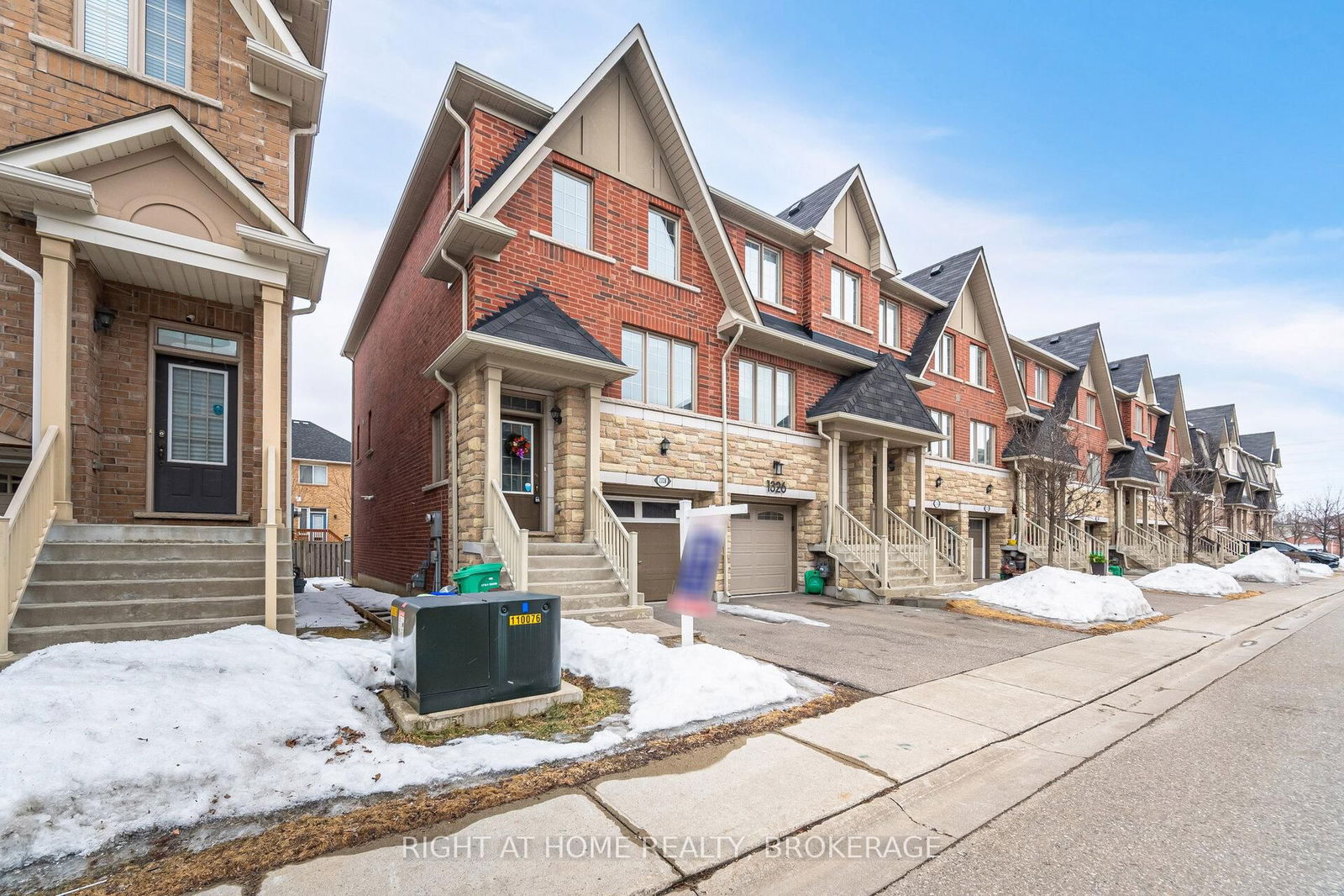 Townhouse for sale at 1328 Granrock Crescent, Mississauga, East Credit, L5V 0E1 - MLS: W12009000