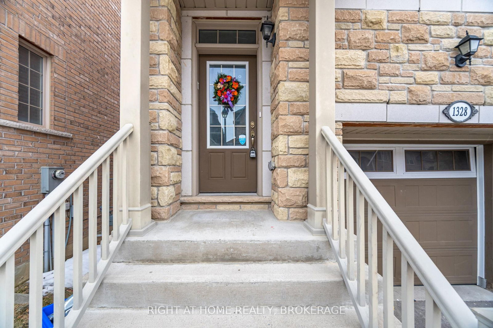 Townhouse for sale at 1328 Granrock Crescent, Mississauga, East Credit, L5V 0E1 - MLS: W12009000