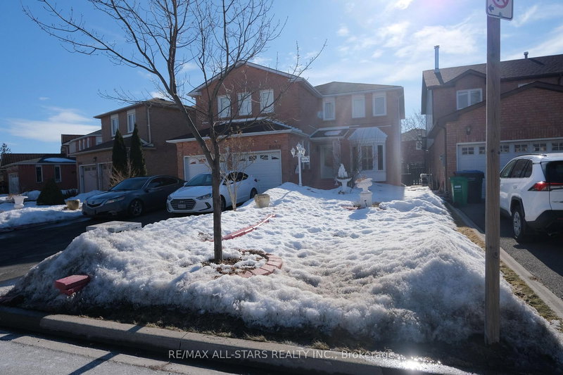 6062 Prairie Circ, Mississauga, L5N 5C5 | Image 2